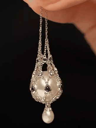 Elegant Gold Pearl Necklace