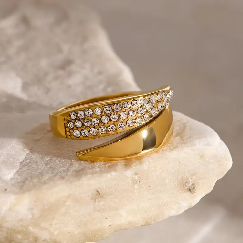Light-Catching Ring