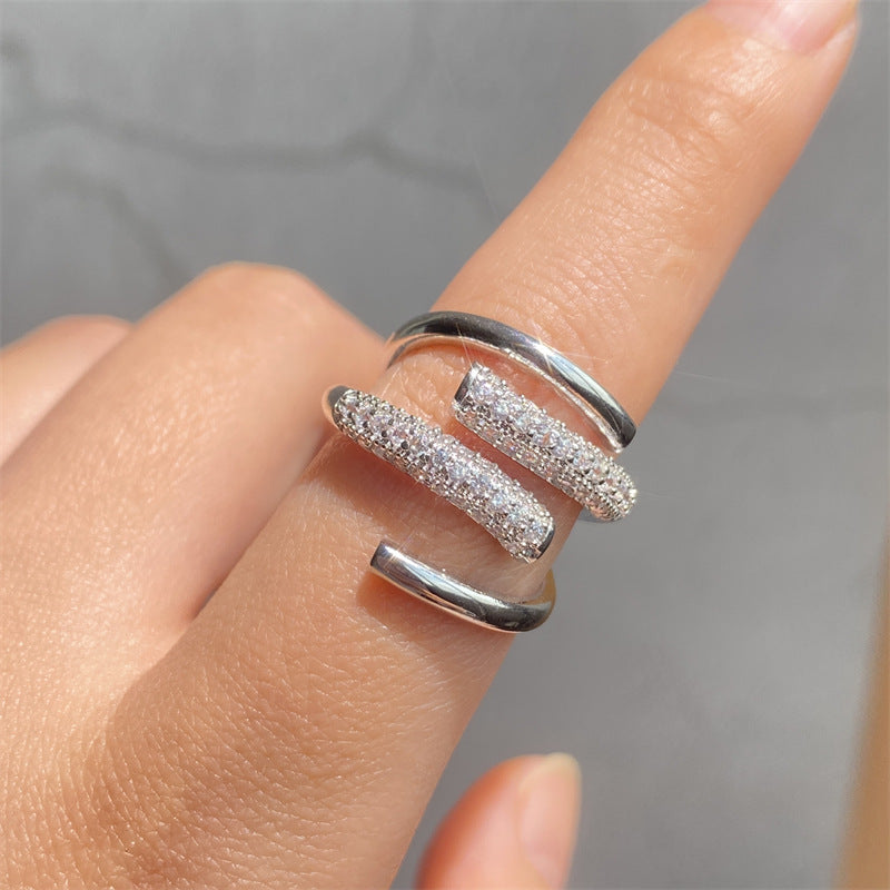 Luxurious Geometry Gold Ring Elegance