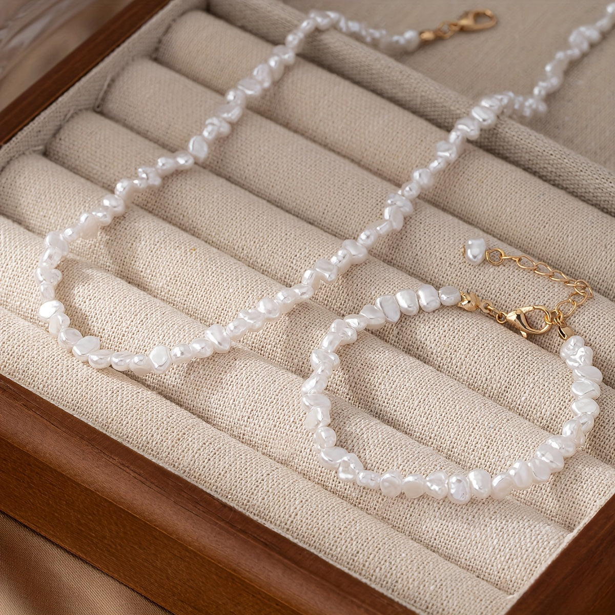 Luminous Pearl-Inspired Necklace and bracelet