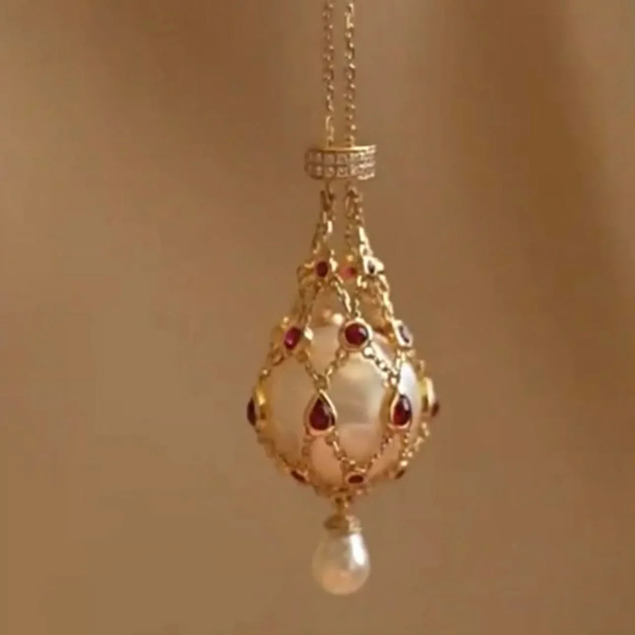 Elegant Gold Pearl Necklace