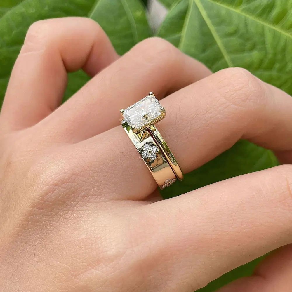 Elegant Gold Band with Sparkle