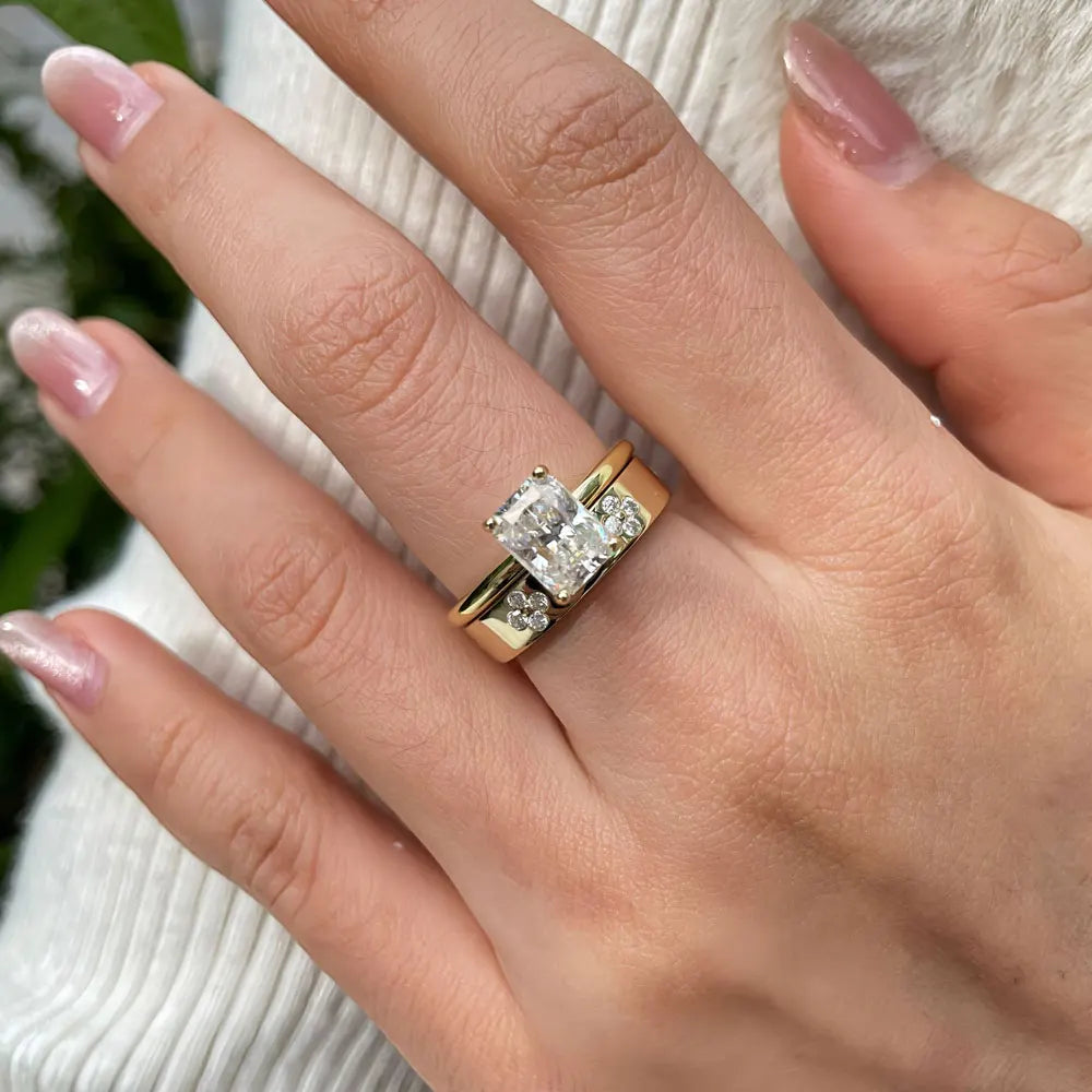 Elegant Gold Band with Sparkle