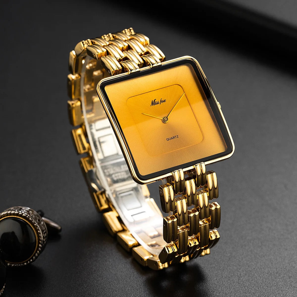 Elegant Square Timepiece for Effortless Style