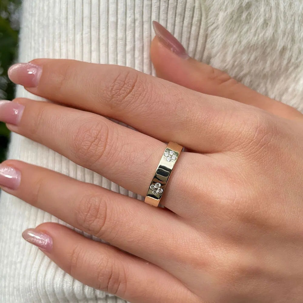 Elegant Gold Band with Sparkle