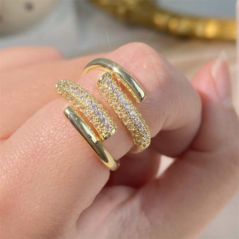 Luxurious Geometry Gold Ring Elegance