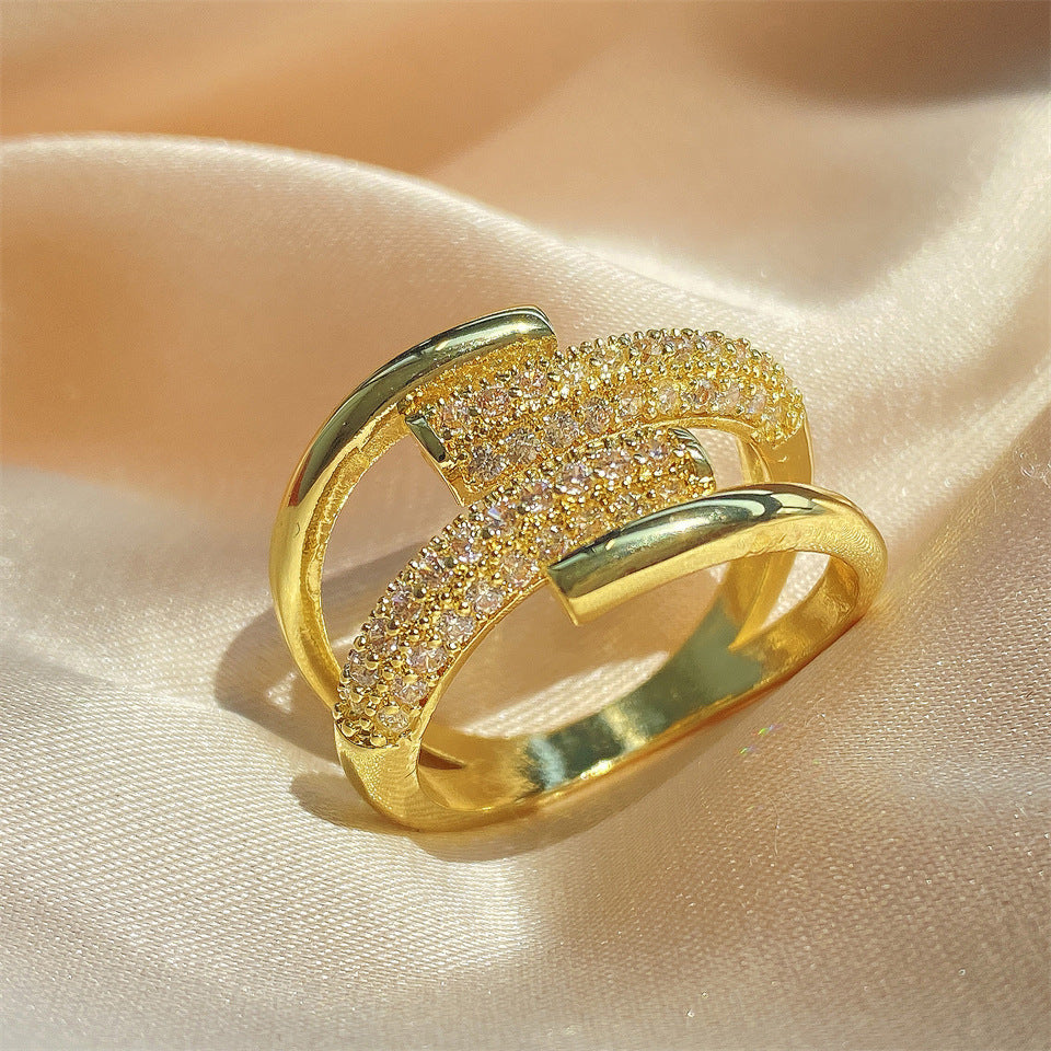 Luxurious Geometry Gold Ring Elegance