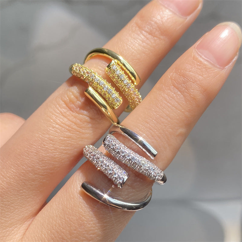 Luxurious Geometry Gold Ring Elegance