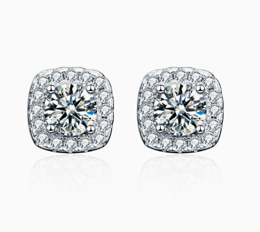 Brilliant Moissanite Round-Cut Elegance