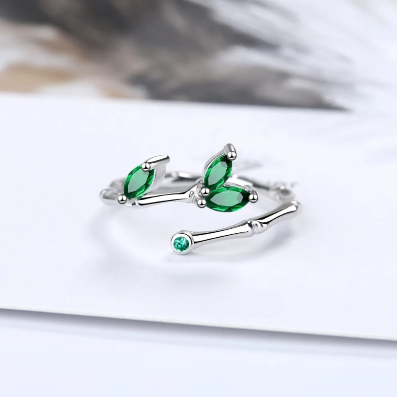 Nature-Inspired Emerald Ivy Ring