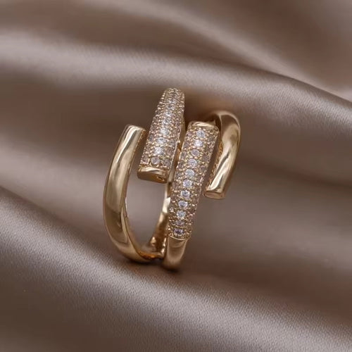 Luxurious Geometry Gold Ring Elegance