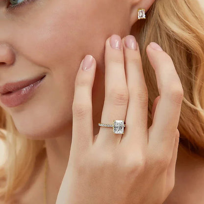 Elegant Sparkle Emeraude Ring