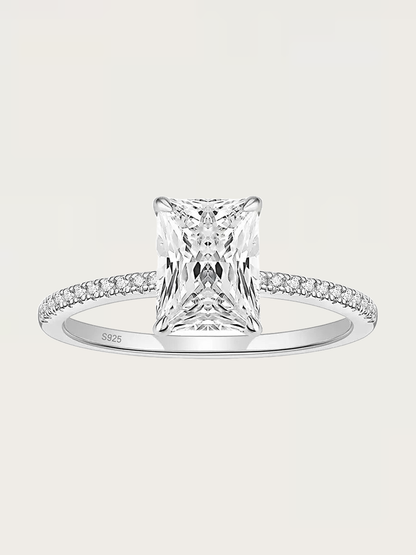 Elegant Sparkle Emeraude Ring